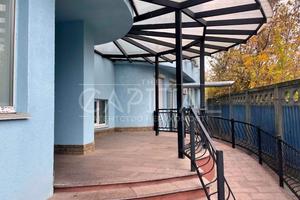 комерційна за адресою Костянтинівська вул., 75
