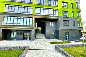комерційна за адресою Приозерна, 32
