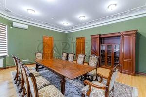 комерційна за адресою Липська вул., 10