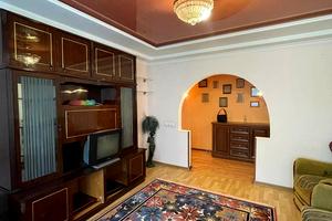 квартира за адресою Міцкевича вул., 5
