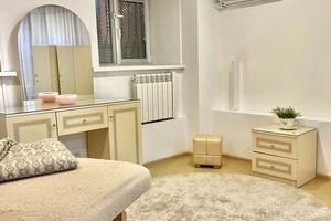 комерційна за адресою Олеся Гончара вул., 28-Б