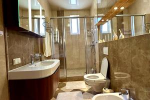 квартира за адресою Івана Карпинця вул. (), 8