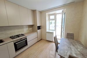 квартира за адресою Степана Бандери просп., 83-А