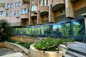 комерційна за адресою Гоголівська вул., 37/2
