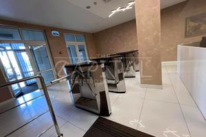 комерційна за адресою Анни Ахматової вул., 13Е