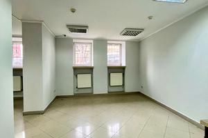 коммерческая по адресу Кардинала Любомира Гузара ул., 27