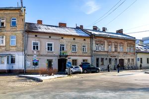 комерційна за адресою Джерельна вул., 32