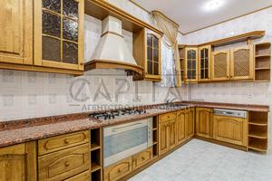 комерційна за адресою Патріарха Володимира Романюка вул. (Жовтнева), 2Б