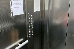 комерційна за адресою Мечникова вул., 19