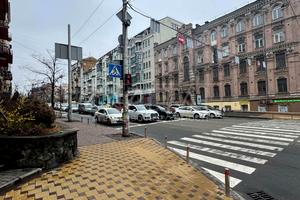 коммерческая по адресу Саксаганского ул., 84
