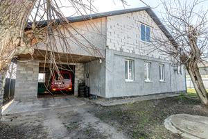 дом по адресу Центральна, 1