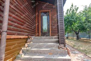будинок за адресою центральна, 1