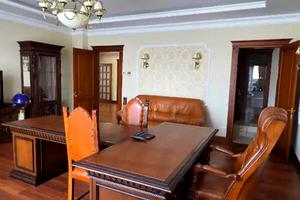 комерційна за адресою Мечникова вул., 10Б