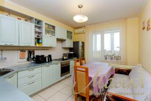 квартира за адресою Анни Ахматової вул., 18
