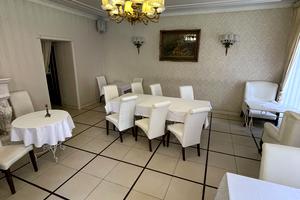 комерційна за адресою Данила Галицького пл., 4