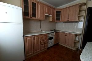 комерційна за адресою Празька вул., 32