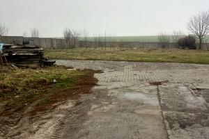 комерційна за адресою Центральна, 81