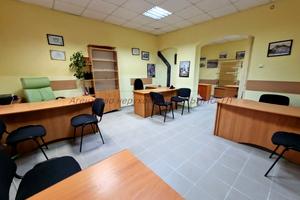 комерційна за адресою Корятовича пл., 15