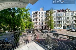 комерційна за адресою Володимирська вул., 4