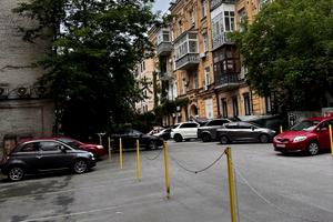 комерційна за адресою Саксаганського вул., 28