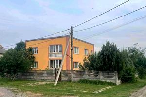 дом по адресу центральна