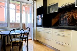 квартира за адресою Анни Ахматової, 33