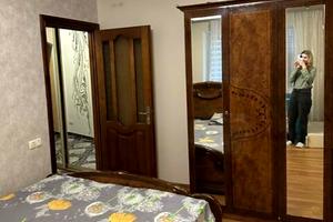 квартира за адресою C. Петлюри бульв., 10