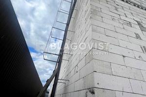 комерційна за адресою Весняна, 1