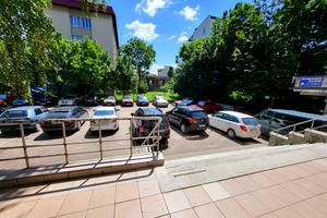 комерційна за адресою Тичини вул., 8а