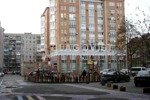 комерційна за адресою Почайнинська вул., 70