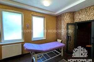 коммерческая по адресу Льва Толстого, 27
