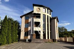 комерційна за адресою Польова вул., 61