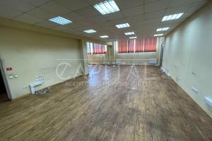 комерційна за адресою Бориспільська вул., 19Б