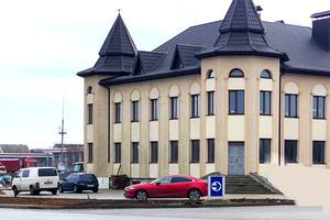 комерційна за адресою Першотравнева, 80