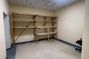 комерційна за адресою Дніпровська набережна вул., 13
