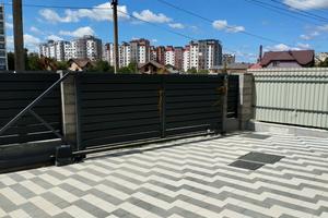 будинок за адресою Степана Бандери вул., 1