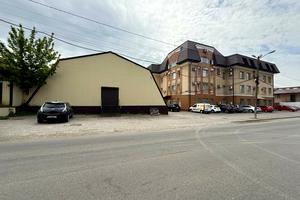 комерційна за адресою Універсальна вул., 6