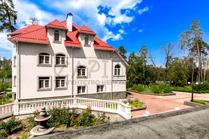 комерційна за адресою Патріарха Володимира Романюка вул. (Жовтнева), 2Б