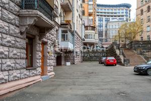 комерційна за адресою Лютеранська вул., 8