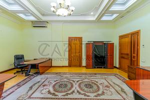 комерційна за адресою Липська вул., 10