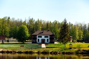 комерційна за адресою Лісова, 1