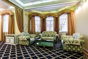 комерційна за адресою Патріарха Володимира Романюка вул. (Жовтнева), 2Б