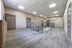 комерційна за адресою Лауреатська вул., 8
