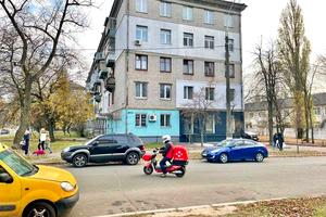 комерційна за адресою Ялтинська вул., 8