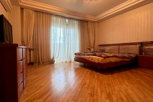 квартира за адресою Академіка Чекмарьова вул., 2