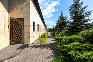 будинок за адресою с. Нові Безрадичі, Садова, 155