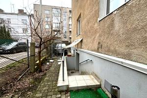 комерційна за адресою Художня вул., 2