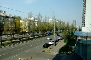 комерційна за адресою Лесі Українки бульв., 7-Б