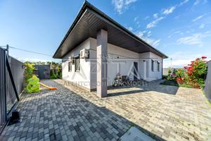 будинок за адресою с. Крушинка, Святкова