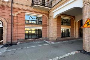 комерційна за адресою Варязький пров., 14